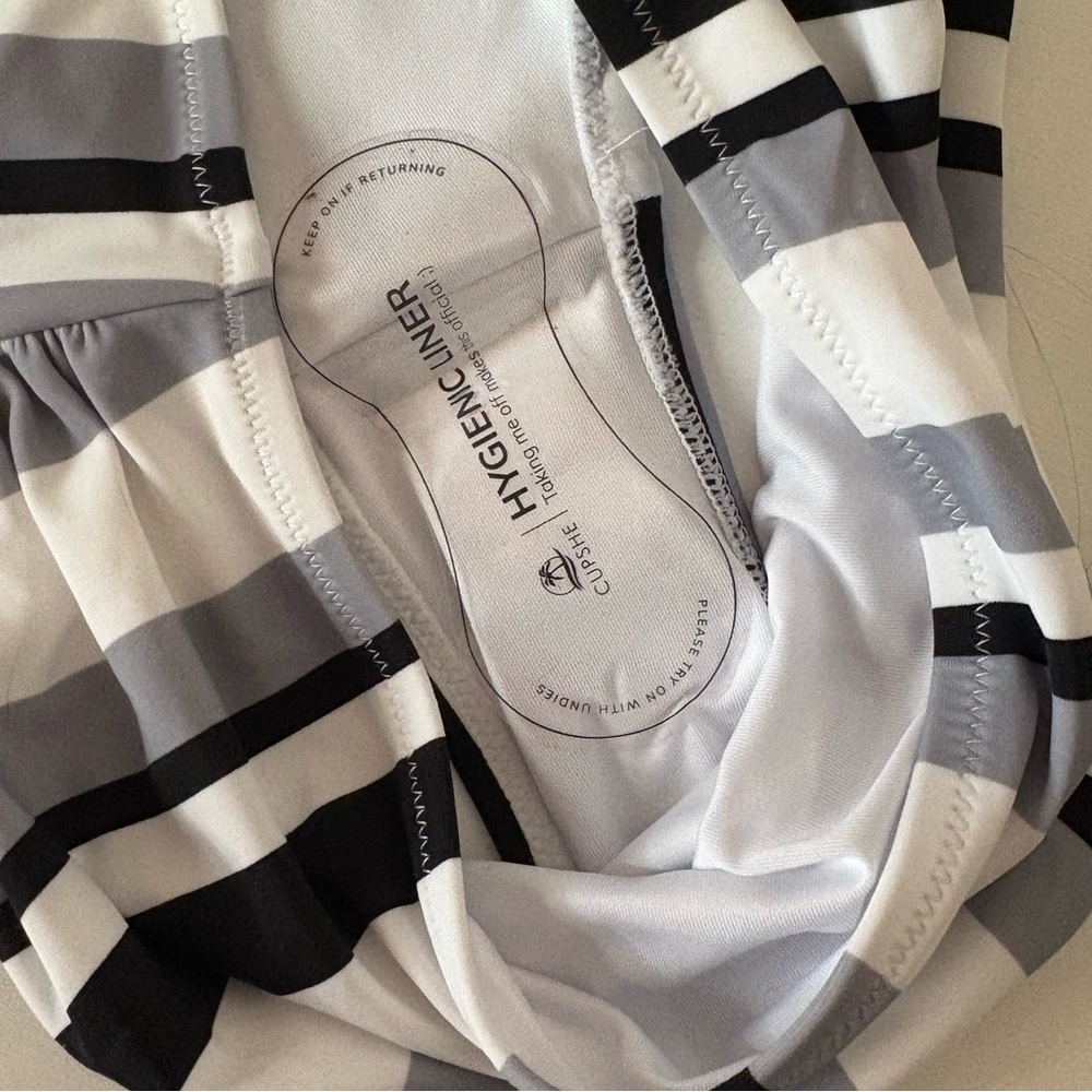 ❤️Cupshe NWT Black, Gray and White Striped Bikini Set - Picture 6 of 9
